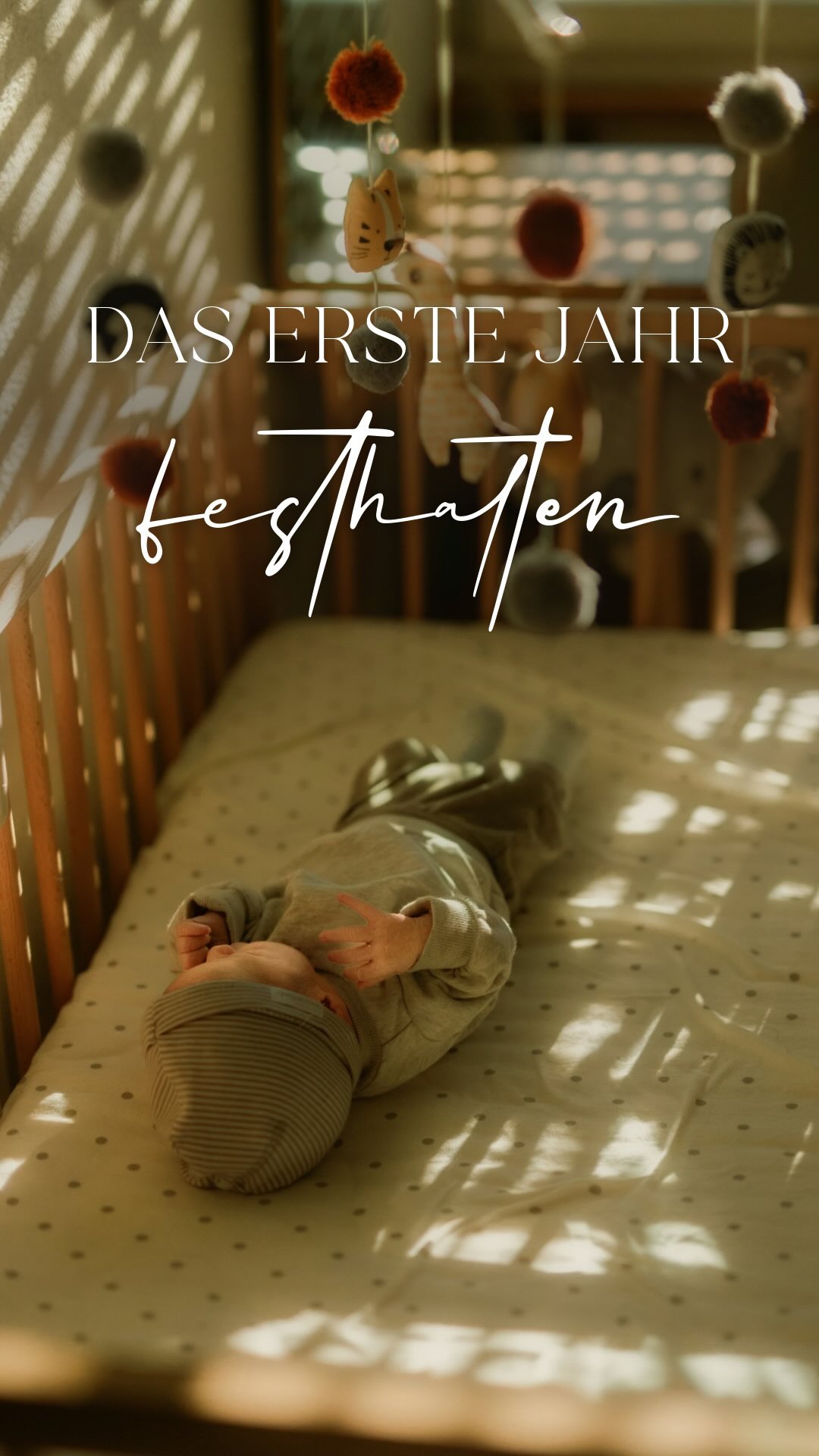 Du hältst dieses erste Jahr fest. Aber wer hält dich fest? 🤍
Babybauch, Newborn und 1. Geburtstag: drei Shootings, eine Geschichte.

Auf euren Handyfotos ist das Baby. Auf fast keinem bist du. Und irgendwann merkst du, wie schnell diese Monate vorbei waren: der Bauch, die ersten Tage zu Hause, die erste Torte.

Bei «Das erste Jahr» begleite ich euch durch genau dieses Jahr, im Studio Attic West in Bümpliz und draussen. Im gleichen Licht, mit der gleichen Handschrift. Damit eure Bilder später nebeneinander hängen und erzählen, wie alles angefangen hat.

Alle Infos findest du über den Link in meiner Bio. Oder schreib mir einfach eine Nachricht. ✨

#babybauchshootingbern #newbornfotografiebern #familienfotografiebern #cakesmashbern #fotografinbern